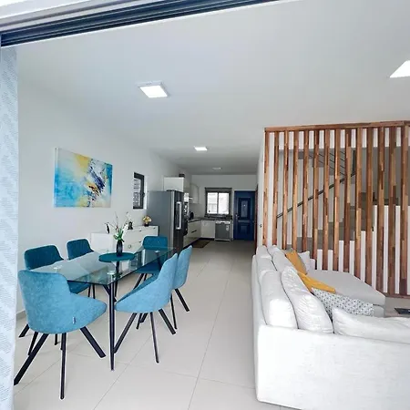Azure 4 Bedrooms Haven Retreat: Where Tranquility Meets Turquoise Waters, Flic En Flac Mauritius Exterior photo
