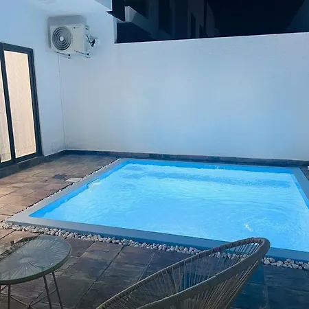 Azure 4 Bedrooms Haven Retreat: Where Tranquility Meets Turquoise Waters, Flic En Flac Mauritius Exterior photo